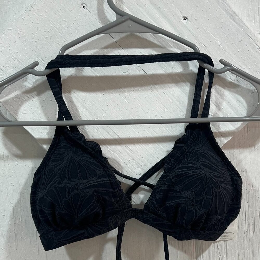 BNWT Black Floral Textured Bikini Top - Cupshe (Size S)